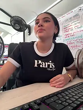 Snapshot of AlinnaRosee_ chatting on March 3, 2026, 4:13 pm AlinnaRosee online show from March 3, 2026, 4:13 pm