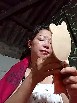 Snapshot of _Helala_ chatting on October 24, 2025, 9:11 pm Helala online show from October 24, 2025, 9:11 pm