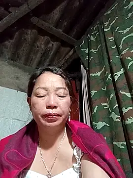 Snapshot of _Helala_ chatting on November 3, 2025, 10:21 pm Helala online show from November 3, 2025, 10:21 pm