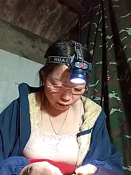 Snapshot of _Helala_ chatting on November 8, 2025, 8:36 am Helala online show from November 8, 2025, 8:36 am