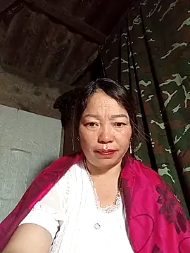 Snapshot of _Helala_ chatting on November 8, 2025, 10:52 pm Helala online show from November 8, 2025, 10:52 pm