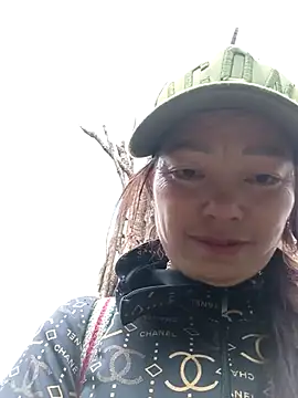 Snapshot of _Helala_ chatting on November 15, 2025, 5:05 am Helala online show from November 15, 2025, 5:05 am