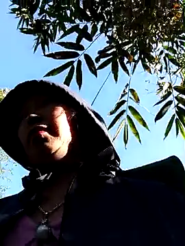 Snapshot of _Helala_ chatting on November 30, 2025, 7:45 am Helala online show from November 30, 2025, 7:45 am