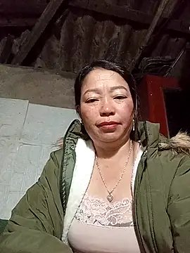 Snapshot of _Helala_ chatting on December 1, 2025, 10:48 pm Helala online show from December 1, 2025, 10:48 pm