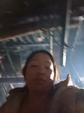 Snapshot of _Helala_ chatting on December 2, 2025, 12:43 pm Helala online show from December 2, 2025, 12:43 pm