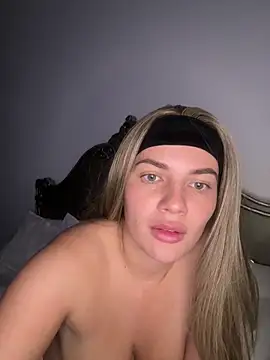 little lola x online show from October 26, 2025, 10:58 pm