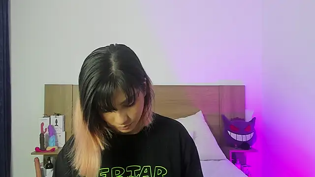 Akatsumi  online show from September 12, 2025, 11:15 pm