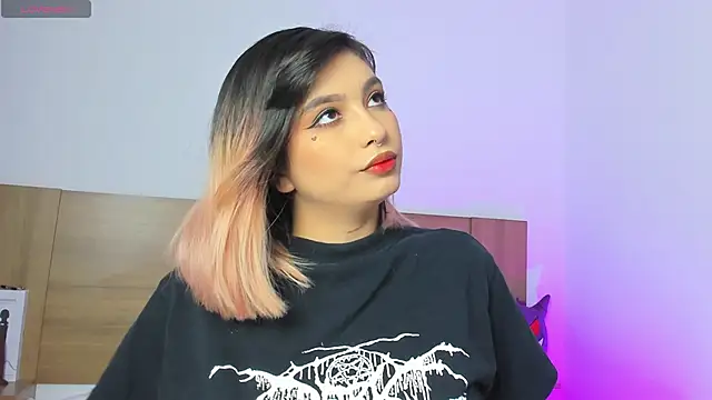 Akatsumi  online show from October 15, 2025, 9:37 pm