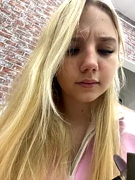 Sky Cutie online show from October 30, 2025, 4:14 am