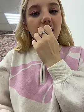 Sky Cutie online show from December 1, 2025, 4:50 am