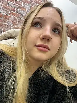 Sky Cutie online show from January 11, 2026, 4:17 am