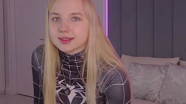 Sky Cutie online show from April 15, 2026, 4:30 am