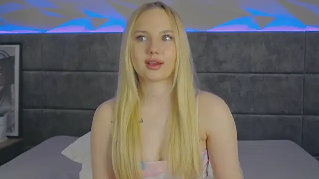 Sky Cutie online show from June 5, 2026, 6:52 am