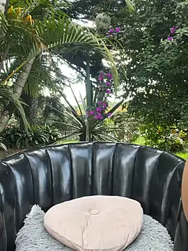 AliceMrtnz online show from February 12, 2026, 7:31 pm