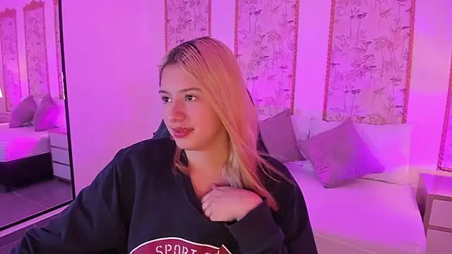 daniand  online show from November 13, 2025, 2:32 am