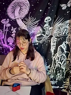 Snapshot of Violetaa_Leee chatting on September 11, 2025, 10:32 pm Violetaa Leee online show from September 11, 2025, 10:32 pm