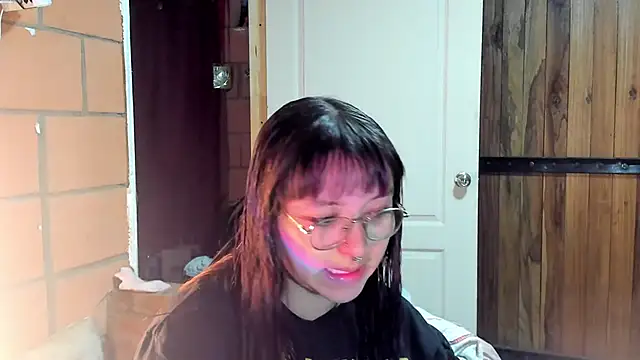 Snapshot of Violetaa_Leee chatting on September 18, 2025, 2:35 am Violetaa Leee online show from September 18, 2025, 2:35 am