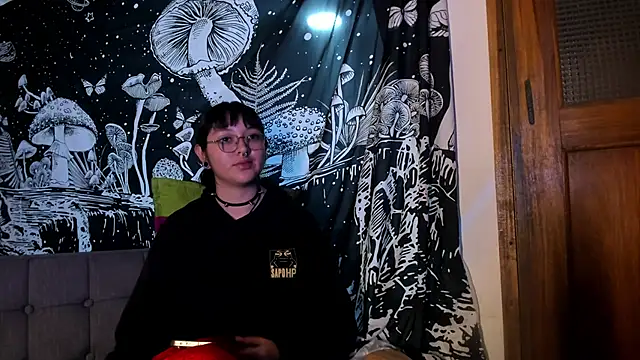 Snapshot of Violetaa_Leee chatting on September 25, 2025, 1:53 am Violetaa Leee online show from September 25, 2025, 1:53 am