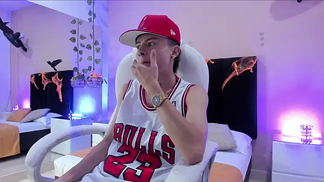 Snapshot of Nascary_Fox chatting on October 23, 2025, 8:07 pm Nascary Fox online show from October 23, 2025, 8:07 pm