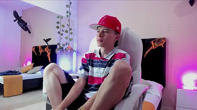 Snapshot of Nascary_Fox chatting on October 24, 2025, 7:32 pm Nascary Fox online show from October 24, 2025, 7:32 pm