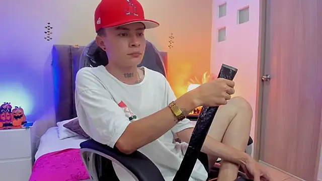 Snapshot of Nascary_Fox chatting on October 25, 2025, 8:03 pm Nascary Fox online show from October 25, 2025, 8:03 pm