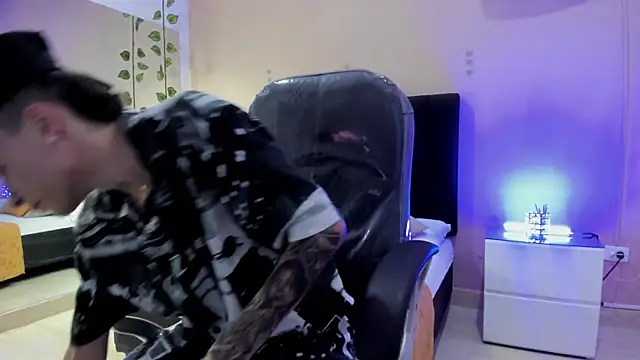 Snapshot of Nascary_Fox chatting on November 15, 2025, 8:05 pm Nascary Fox online show from November 15, 2025, 8:05 pm