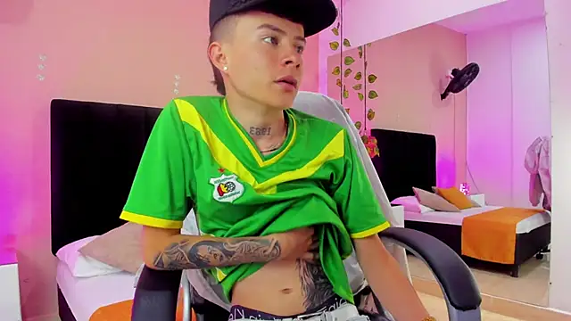 Snapshot of Nascary_Fox chatting on November 28, 2025, 7:27 pm Nascary Fox online show from November 28, 2025, 7:27 pm