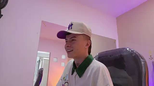 Snapshot of Nascary_Fox chatting on November 30, 2025, 2:43 pm Nascary Fox online show from November 30, 2025, 2:43 pm