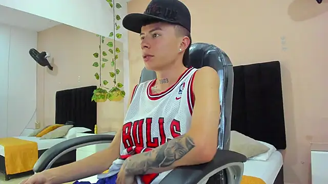 Snapshot of Nascary_Fox chatting on December 2, 2025, 7:20 pm Nascary Fox online show from December 2, 2025, 7:20 pm