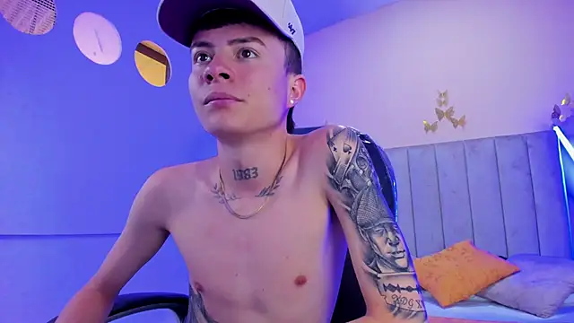 Snapshot of Nascary_Fox chatting on December 13, 2025, 7:53 pm Nascary Fox online show from December 13, 2025, 7:53 pm