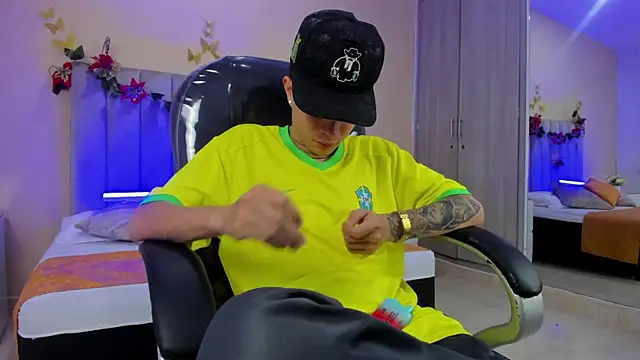 Snapshot of Nascary_Fox chatting on December 22, 2025, 7:33 pm Nascary Fox online show from December 22, 2025, 7:33 pm