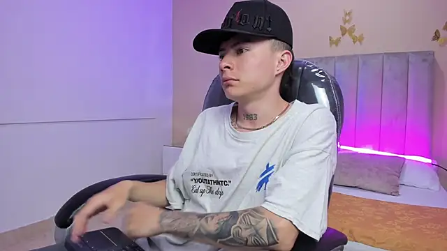 Snapshot of Nascary_Fox chatting on February 1, 2026, 3:10 pm Nascary Fox online show from February 1, 2026, 3:10 pm