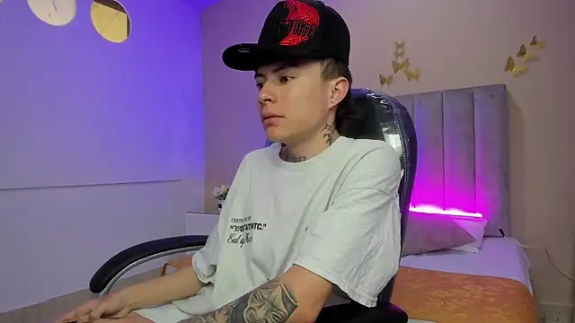 Snapshot of Nascary_Fox chatting on February 18, 2026, 7:32 pm Nascary Fox online show from February 18, 2026, 7:32 pm