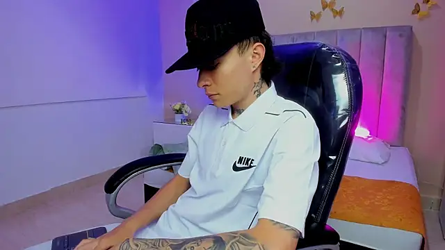 Snapshot of Nascary_Fox chatting on February 22, 2026, 2:15 pm Nascary Fox online show from February 22, 2026, 2:15 pm