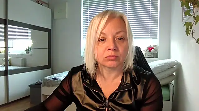 Linsy Kim online show from November 4, 2025, 6:56 am