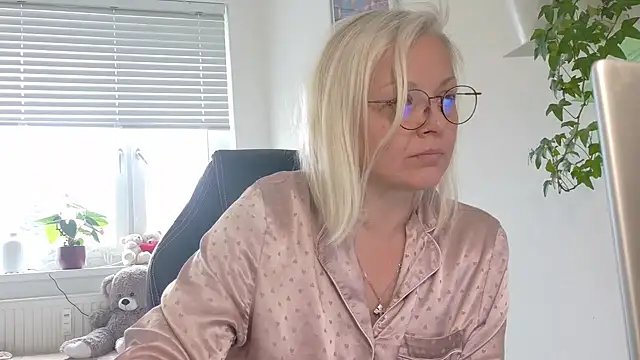 Linsy Kim online show from March 12, 2026, 8:31 am