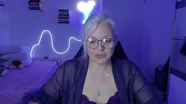 Linsy Kim online show from April 18, 2026, 7:58 pm