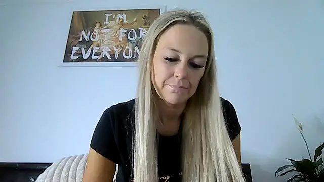 imyourgoodgirl69 online show from November 16, 2025, 3:45 am