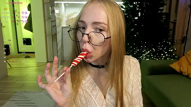 BritaKiss online show from November 13, 2025, 2:21 am