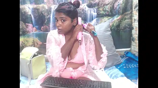 Snapshot of indianmystica694u chatting on October 13, 2025, 8:58 am indianmystica694u online show from October 13, 2025, 8:58 am