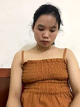 Ngoc-bbi online show from October 12, 2025, 11:31 am