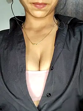 Savita2310 online show from December 20, 2025, 2:46 pm