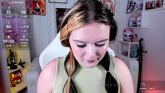 Snapshot of HeyMary chatting on September 15, 2025, 9:31 am HeyMary online show from September 15, 2025, 9:31 am