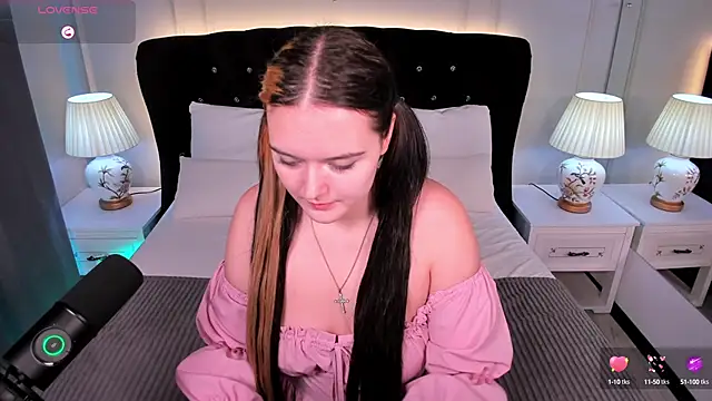 Snapshot of HeyMary chatting on September 25, 2025, 7:34 am HeyMary online show from September 25, 2025, 7:34 am