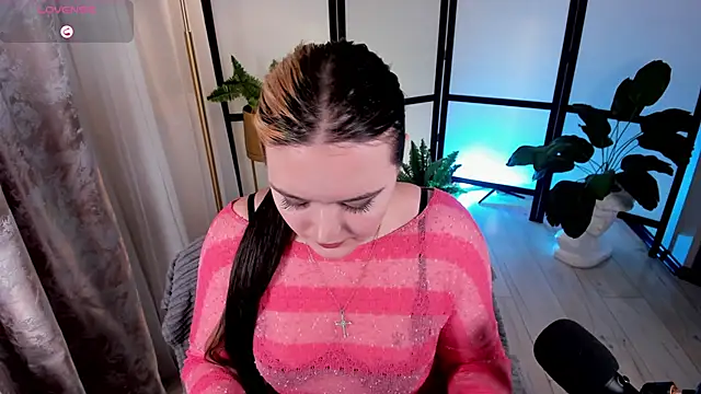 Snapshot of HeyMary chatting on September 27, 2025, 11:04 am HeyMary online show from September 27, 2025, 11:04 am