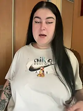 DazzzlingDame online show from June 6, 2026, 4:33 pm