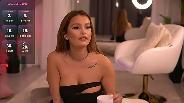 ZairaLure online show from September 25, 2025, 4:05 am