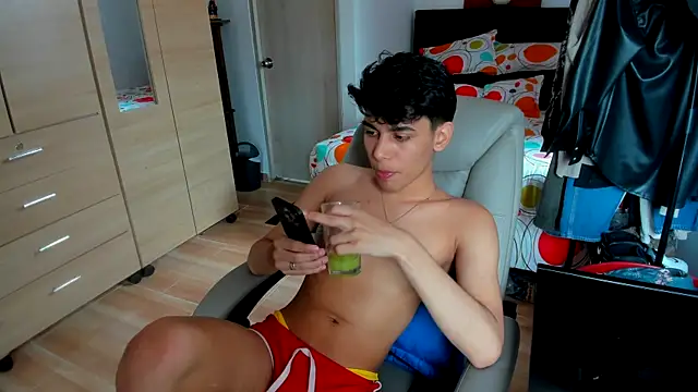 AliottTwink online show from June 1, 2026, 3:58 pm