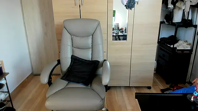 AliottTwink online show from July 25, 2026, 10:07 pm