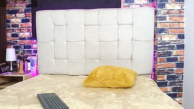 marilunabrown303av online show from October 21, 2025, 12:06 pm